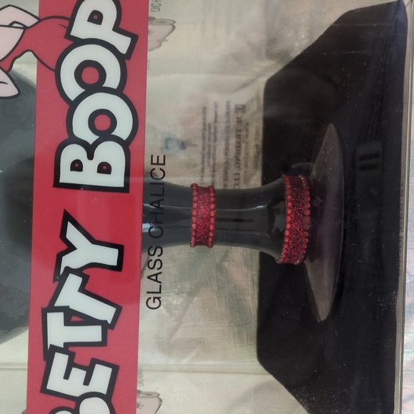 Betty Boop Black and Red Glass - Picture 3 of 5